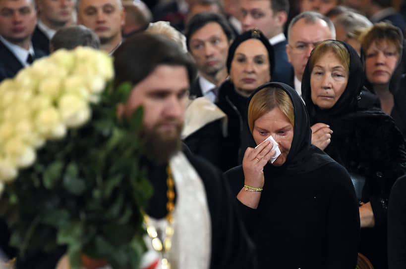 Москва. Вдова Юрия Лужкова Елена Батурина (в центре) во время церемонии его отпевания в храме Христа Спасителя