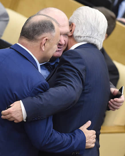 Депутаты Госдумы перед началом заседания