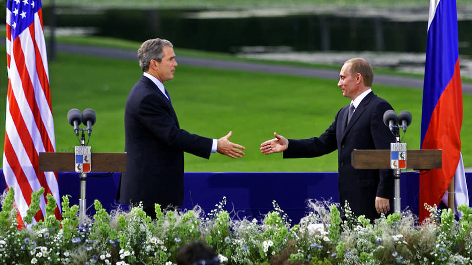 Встреча президента США Джорджа Буша (слева) с президентом России Владимиром Путиным (справа) в Любляне