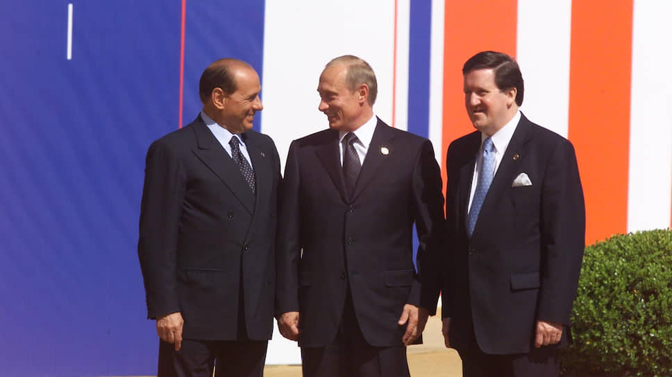 Слева направо: премьер-министр Италии Сильвио Берлускони, президент России Владимир Путин, генеральный секретарь НАТО Джордж Робертсон на саммите Россия—НАТО в Риме