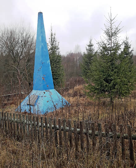 Памятник уничтоженным фашистами евреям Петровичей