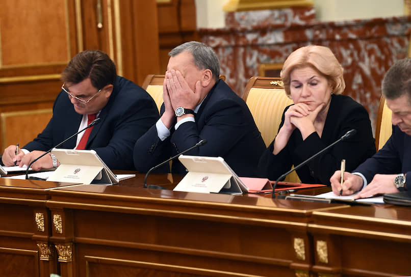Слева направо: вице-премьеры Константин Чуйченко, Юрий Борисов, Ольга Голодец и Дмитрий Козак на заседании правительства 