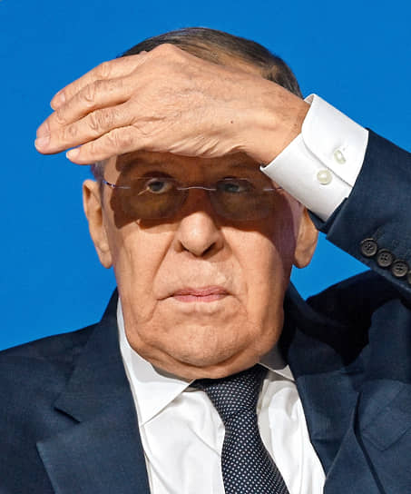 «Для того чтобы избавить грядущие поколения от бедствий войны, а именно с этих слов начинается Устав ООН, было важно осознавать, почему стали возможны ужасы Второй мировой. Нюрнбергский трибунал дал неоспоримые правовые оценки в отношении нацизма. Этот процесс стал примером глубокого, всестороннего осмысления юридической, нравственной идеологии и практики нацизма как первопричины трагедии мирового конфликта»
&lt;BR>На фото: на Всемирном фестивале молодежи на федеральной территории «Сириус», 2024 год