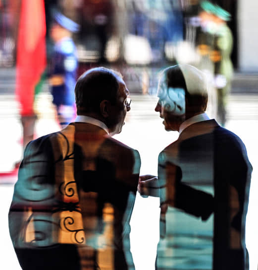 «Мы наблюдаем сегодня диктат протекционизма, использование санкций, экстерриториального эффекта. Поэтому мы делаем ставку на работу с нашими партнерами»
&lt;BR>На фото: с зампредом правительства Денисом Мантуровым перед встречей президентов России Владимира Путина и Белоруссии Александра Лукашенко в Минске, 2024 год