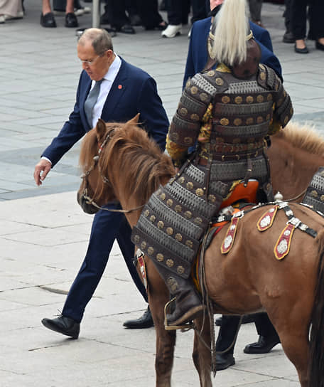 «США пытаются диктовать всему миру правила. Это болезнь застарелая, и она пройдет»
&lt;BR>На фото: в Улан-Баторе во время визита президента Владимира Путина в Монголию, 2024 год