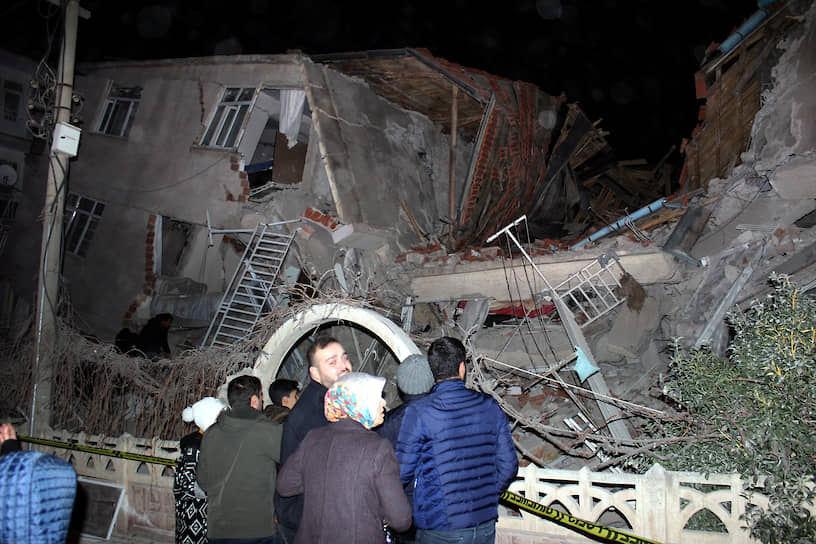 По данным Управления по чрезвычайным ситуациям и стихийным бедствиям Турции, землетрясение произошло 24 января в провинции Элязыг, где проживает около 400 тыс. человек