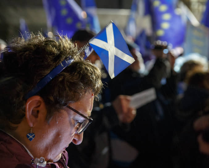 У здания шотландского парламента в Эдинбурге проходила акция противников «Брексита»