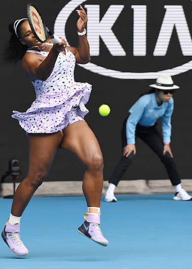 24 января. Мельбурн, Австралия. Американская теннисистка Серена Уильямс во время матча с китаянкой Ван Цян на турнире Australian Open 