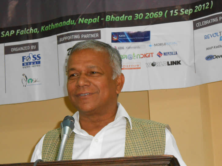 &lt;b/>Ганеш Шах&lt;/b> &amp;#8213; министр по вопросам окружающей среды, науки и технологий Непала. Основатель и генсек  Федерации профсоюзов Непала (1996-2005)
&lt;br>Выпускник инженерного факультета УДН 1973 года
