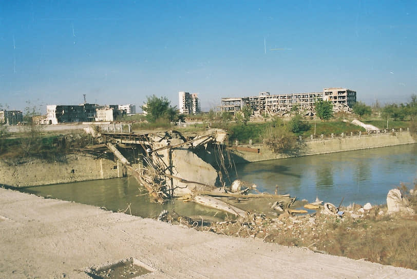 Разрушенный мост через реку Сунжа, 2006 год