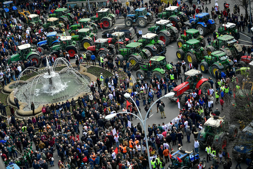 Памплона, Испания. Фермеры перекрыли центр города на акции протеста