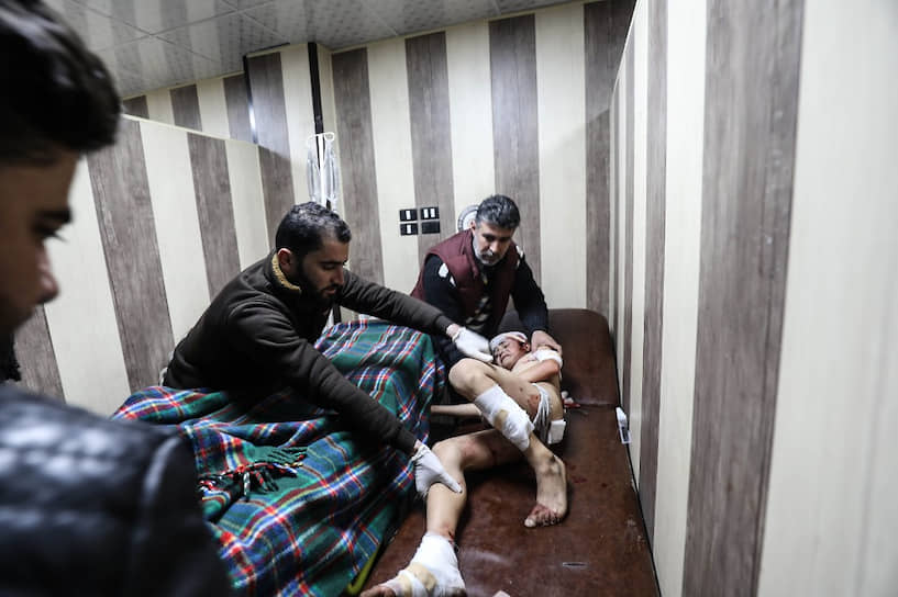 Сразу после заседания турецкая армия открыла огонь по позициям сирийских проправительственных сил&lt;br>
На фото: пострадавший во время в одной из атак мальчик в госпитале в Идлибе