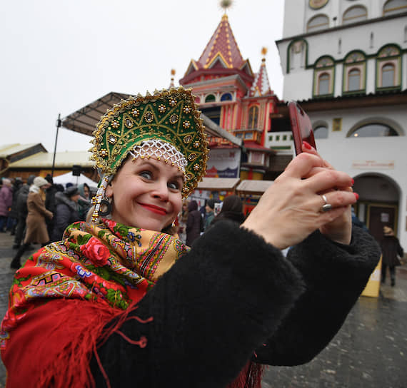 Празднование Масленицы на территории Измайловского Кремля в Москве