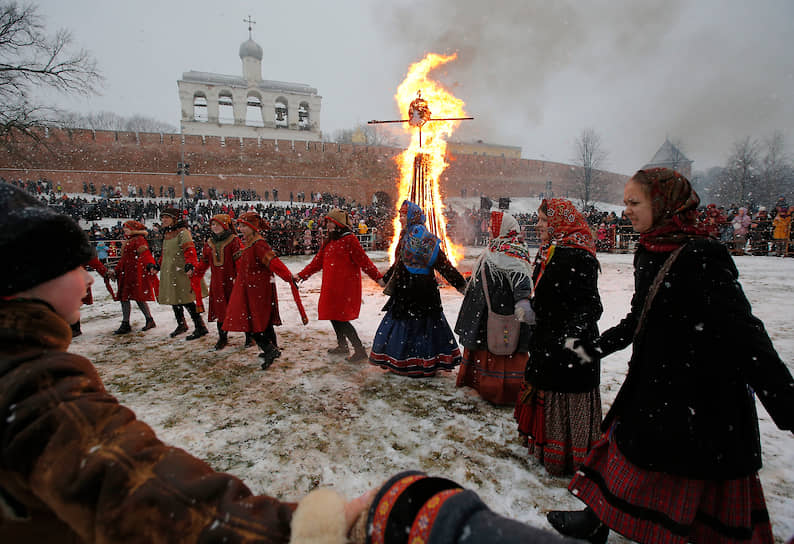 Сожжение чучела Масленицы в Великом Новгороде