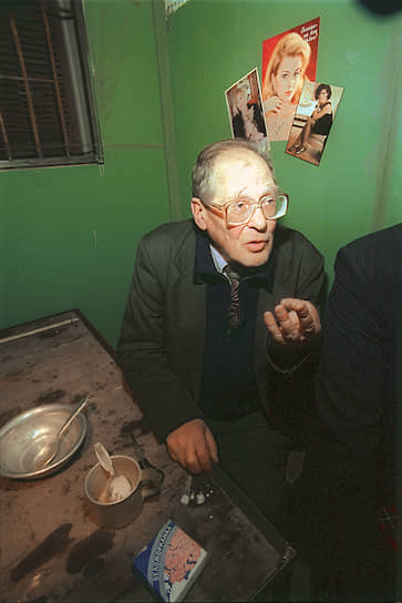 28 декабря 1974 года Ковалев был арестован по обвинению в «антисоветской агитации и пропаганде» (издание «Хроник», распространение книги Александра Солженицына «Архипелаг ГУЛАГ»). Был приговорен к 7 годам заключения в колонии строгого режима и 3 годам ссылки. Отбывал срок в Пермских лагерях, Чистопольской тюрьме, ссылку — в Магаданской области. По отбытии срока в 1984-1987 годах жил в Калинине, работал сторожем