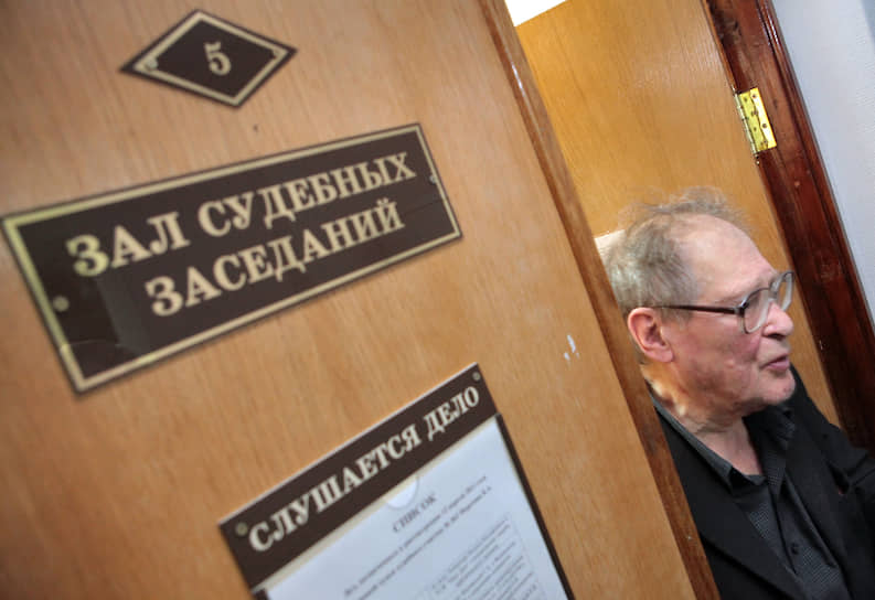В феврале 2018 года стал доверенным лицом кандидата в президенты России от партии «Гражданская инициатива» Ксении Собчак. 9 августа 2021 года скончался в Москве на 92-м году жизни