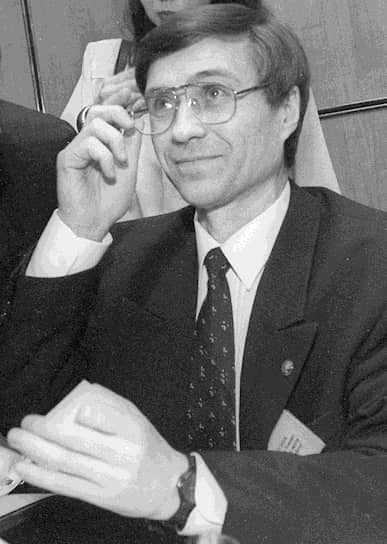 &lt;b>Владимир Богданов&lt;/b>&lt;br>  
В 1984-1993 годах возглавлял производственное объединение «Сургутнефтегаз». С 1993 года и по настоящее время является генеральным директором ПАО «Сургутнефтегаз»