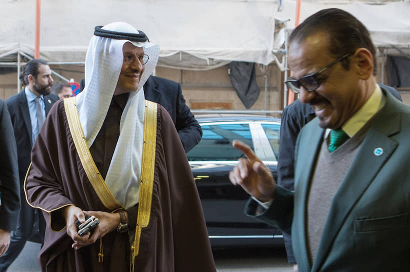 Король Саудовской Аравии Салман ибн Абдул-Азиз Аль Сауд (слева)