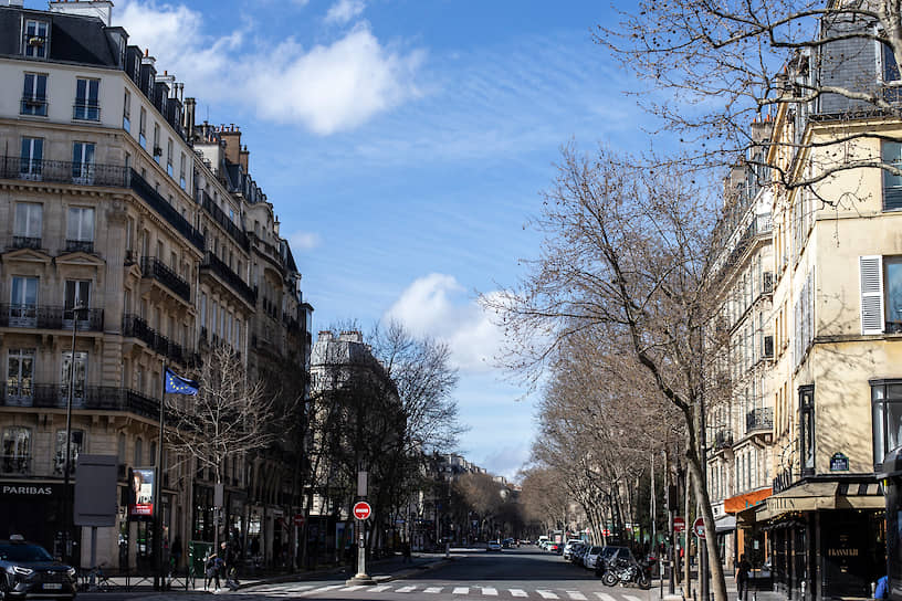 Улица в Париже, Франция