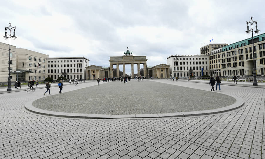Парижская площадь и Бранденбургские ворота. Берлин, Германия