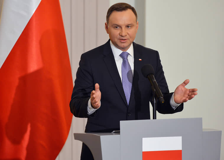 23 октября у президента Польши Анджея Дуды была диагностирована коронавирусная инфекция, сообщил пресс-секретарь главы государства Блажей Спихальский