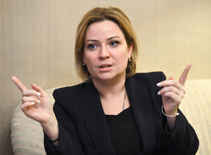 6 мая стало известно, что коронавирусом заразилась министр культуры России Ольга Любимова. 14 мая она сообщила журналистам, что вылечилась и вышла на работу