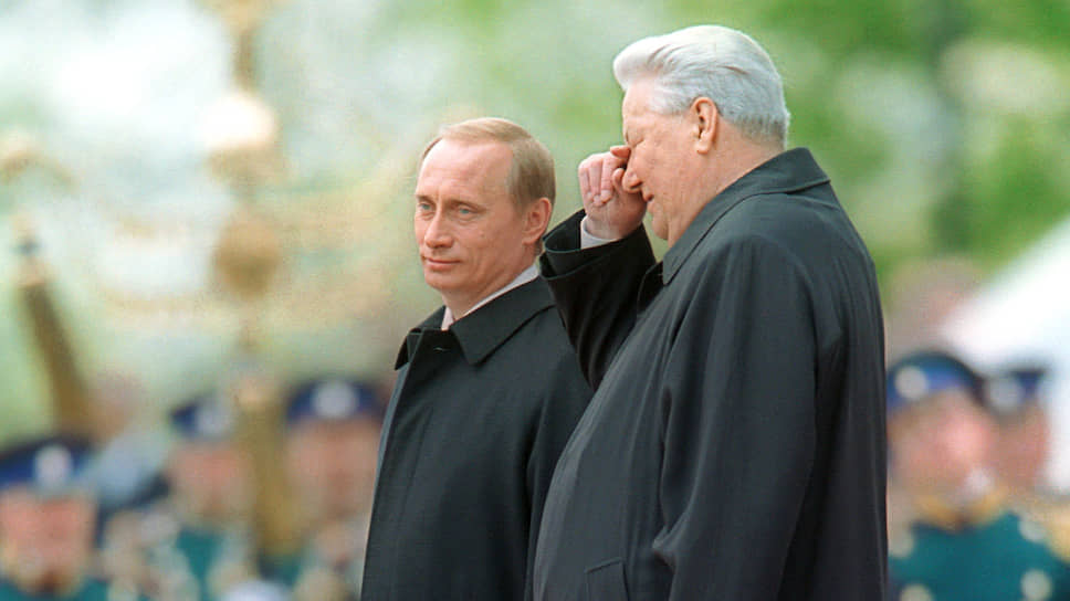 Инаугурация президента Владимира Путина. Первый президент России Борис Ельцин (справа) и господин Путин (слева) в Кремле