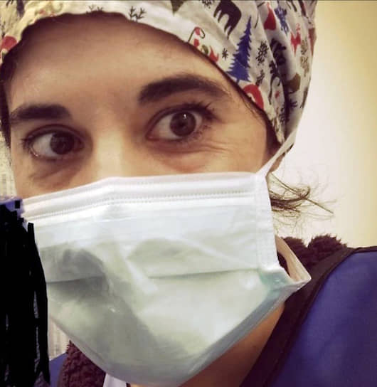 34-летняя медсестра &lt;b>Даниэла Трецци&lt;/b> работала в отделении интенсивной терапии в итальянском городе Монца. С 10 марта она находилась в карантине из-за появления симптомов COVID-19. После того, как тест показал положительный результат, женщина покончила с собой. Она испытывала сильный стресс и опасалась, что заразила других