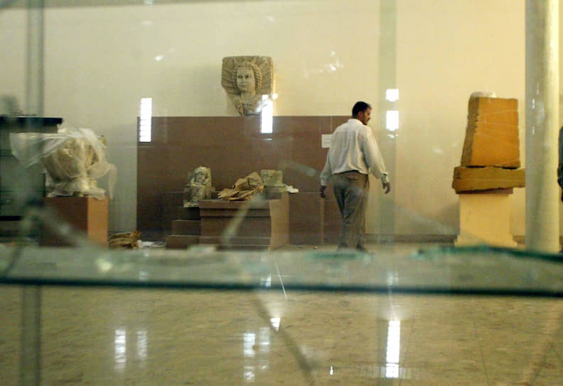 Около 15 тыс. экспонатов были украдены, отдельные тяжелые скульптуры были повреждены