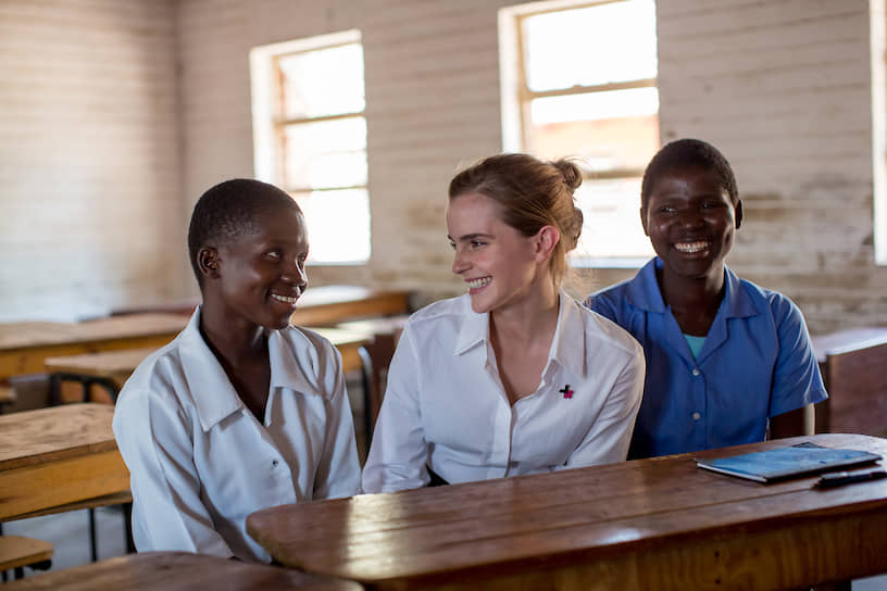 «Меня вдохновляет возможность менять пагубные местные обычаи с помощью совместной работы общества»&lt;br>
В 2016 году Эмма Уотсон посетила Малави, где &lt;a href=&quot;https://www.unwomen.org/en/news/stories/2016/10/press-release-emma-watson-shines-spotlight-on-need-to-end-child-marriages&quot; target=&quot;_blank&quot; rel=&quot;nofollow&quot;>выступала&lt;/a> за прекращение детских браков. В качестве посла доброй воли ООН актриса также &lt;a href=&quot;https://youtu.be/8OXgcjqxQnY&quot; target=&quot;_blank&quot; rel=&quot;nofollow&quot;>посетила&lt;/a> Уругвай, где выступала в парламенте с речью о необходимости участия женщин в политической жизни страны