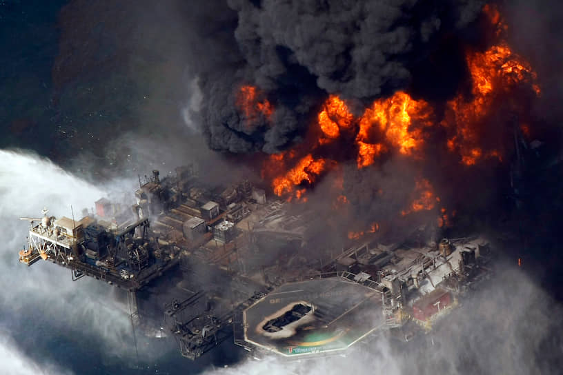 В результате было разлито свыше 780 тыс. тонн нефти. Это одна из крупнейших экологических катастроф в истории США
