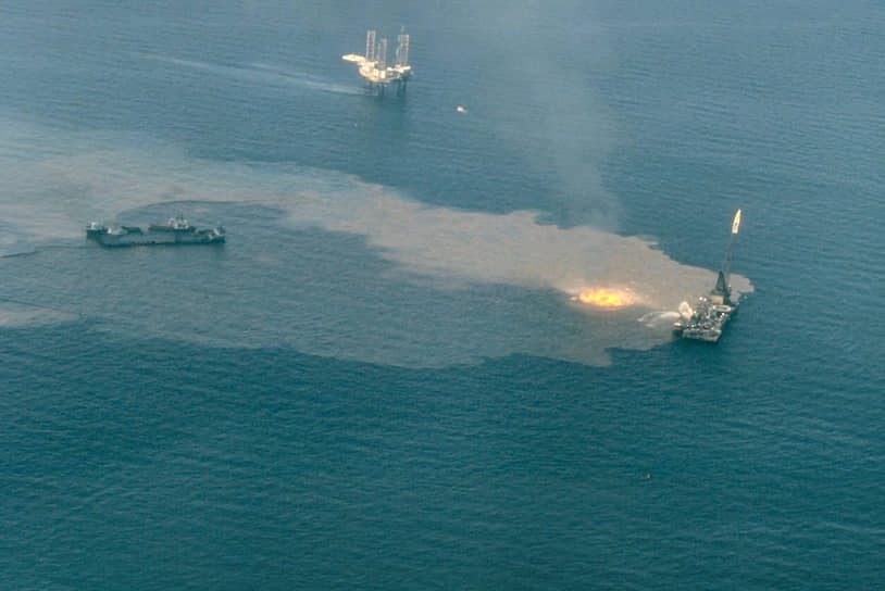 В июне 1979 года произошел взрыв на нефтяной платформе Ixtoc I компании Pemex. Утечку остановили лишь через девять месяцев, за это время в Мексиканский залив попало 460 тыс. тонн нефти. Общая сумма ущерба оценивалась в $1,5 млрд