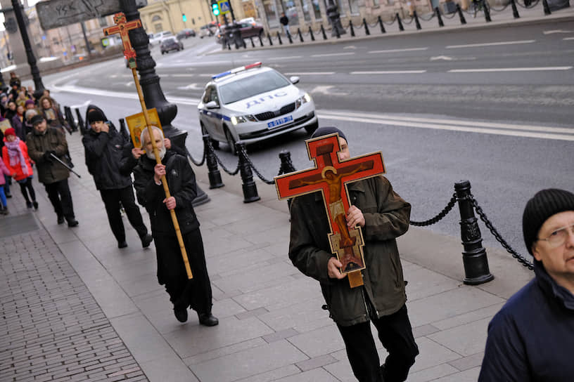 Несогласованный крестный ход в Санкт-Петербурге, организованный бывшим священником Артемием Скрипиным