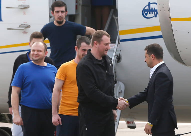 7 сентября 2019 года. Встреча освобожденных украинцев в аэропорту Борисполь после обмена задержанными и осужденными между Москвой и Киевом по формуле «35 на 35» 