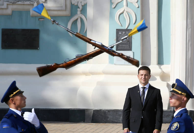 23 августа 2019 года. Церемония торжественного поднятия государственного флага Украины на Софийской площади