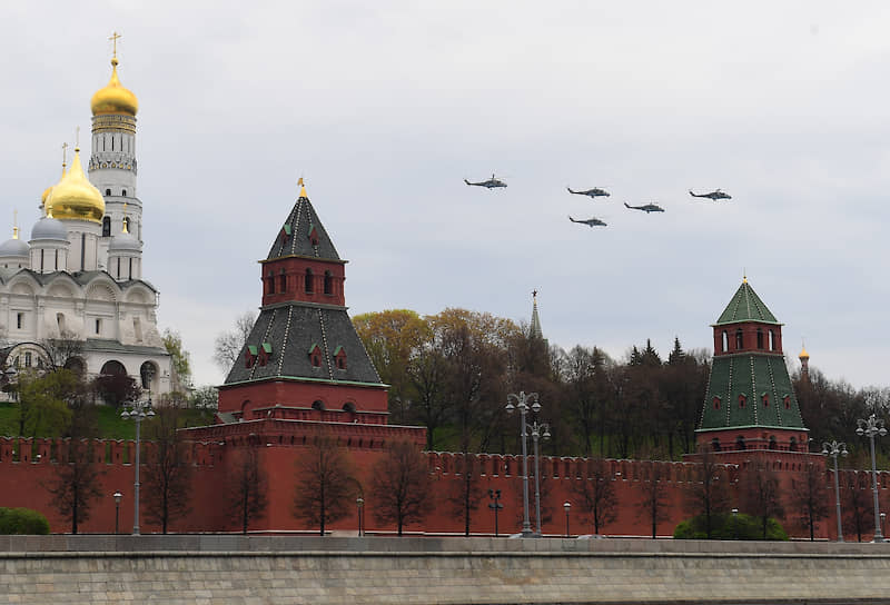 В репетиции приняли участие вертолеты Ми-26, Ми-8, Ка-52, Ми-35 и Ми-28Н