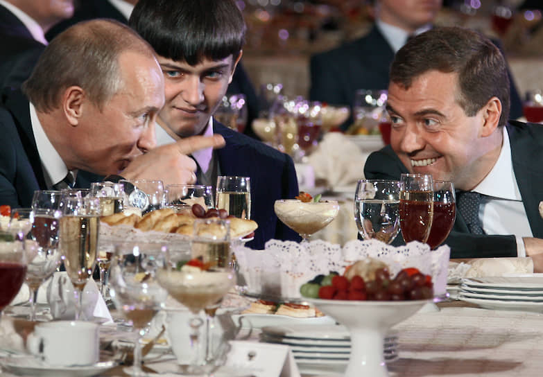 24 декабря 2007 года. С первым вице-премьером Дмитрием Медведевым на приеме в Кремле в честь открытия Года семьи в России