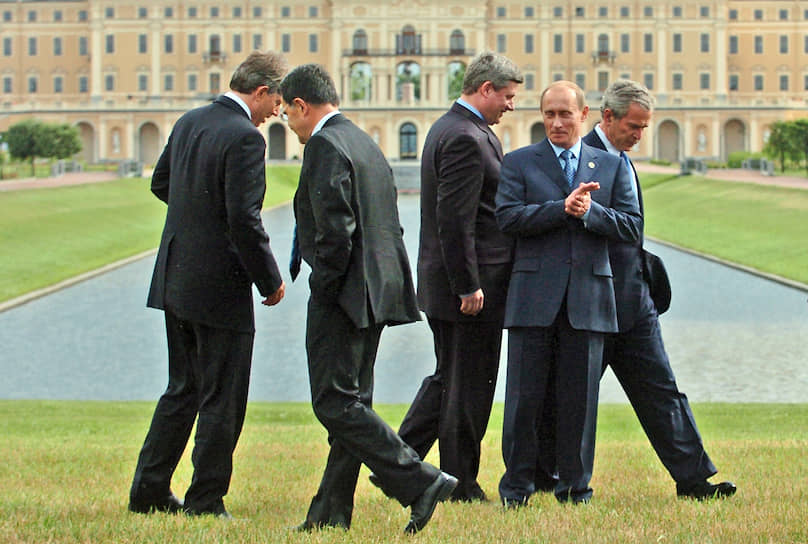 16 июля 2006 года. Во время фотографирования лидеров G8 на саммите в Стрельне