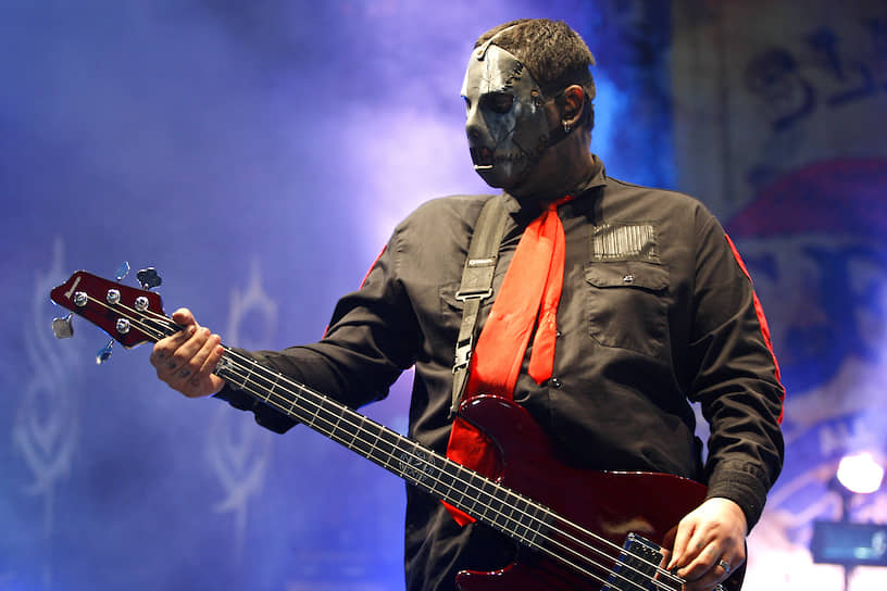 Бас-гитарист группы Slipknot Пол Грей умер 24 мая 2010 года от передозировки смеси морфия с фентанилом