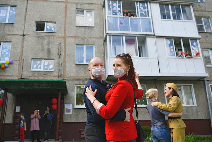Жители Кемерово отмечают 75-летие Победы