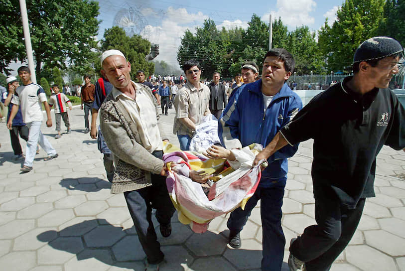 Жертвами беспорядков стали 187 человек, 295 человек были ранены. Несколько сотен человек двинулись к границе с Киргизией и стали беженцами