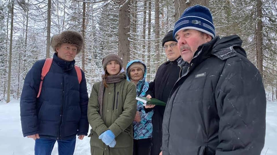 Житель поселка Велва-База Кудымкарского района Пермского края Леонид Ладанов (справа)