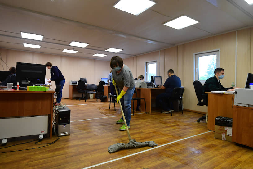 В Центральной клинической больнице Российской академии наук волонтеры помогают медикам в бытовых и организационных вопросах