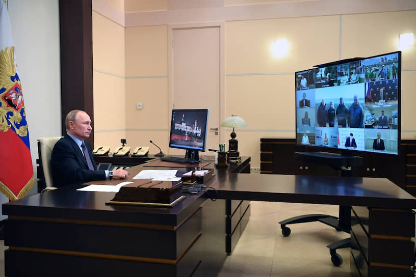 Президент России Владимир Путин во время встречи с представителями организаций, работающих в сфере экологии и зоозащиты