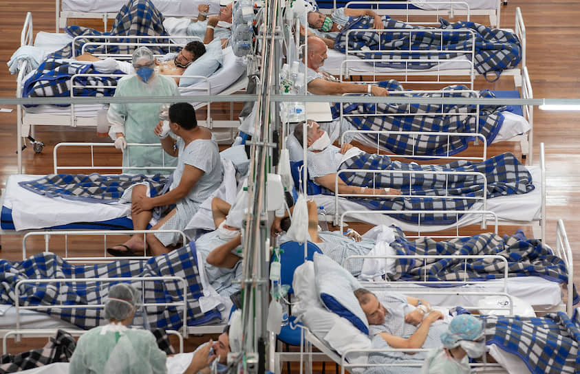 Сан-Паулу, Бразилия. Пациенты с подтвержденным диагнозом коронавирусной инфекции в полевом госпитале 
