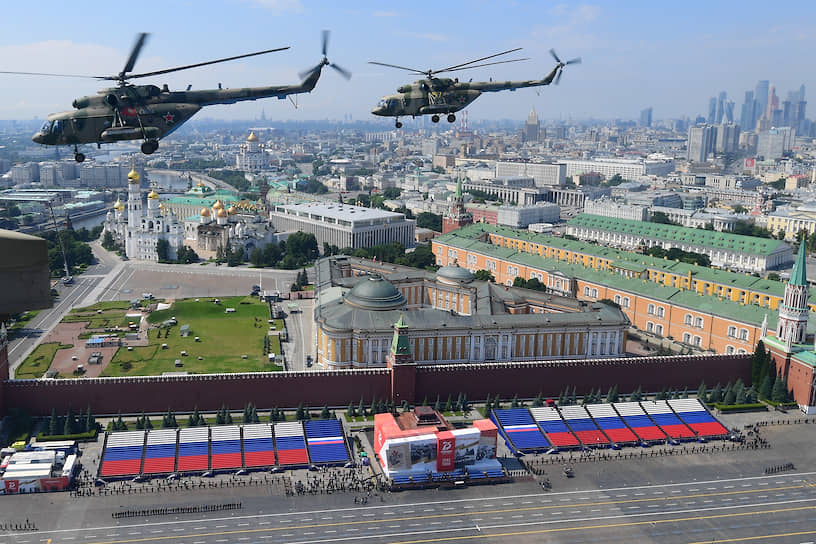 Это вертолеты армейской авиации, самолеты военно-транспортной, специальной, дальней и оперативно-тактической авиации, группы высшего пилотажа «Русские витязи» и «Стрижи»