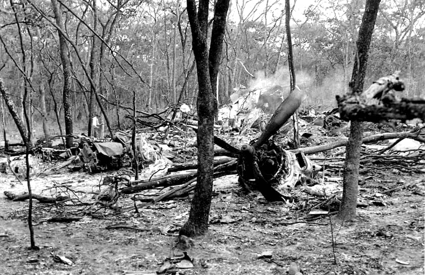 Генсек ООН Даг Хаммаршельд погиб в авиакатастрофе, направляясь в Катангу на переговоры с Моизом Чомбе о прекращении огня