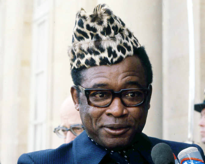 За время правления Мобуту в одной из самых богатых полезными ископаемыми стран Африки внешний долг Конго вдвое превысил ВВП, а объем ВВП опустился ниже уровня последних колониальных лет. Международный валютный фонд выдал Конго-Заиру 11 стабилизационных кредитов. Большая часть полученной страной зарубежной помощи на общую сумму около $20 млрд досталась Мобуту и его ближайшему окружению