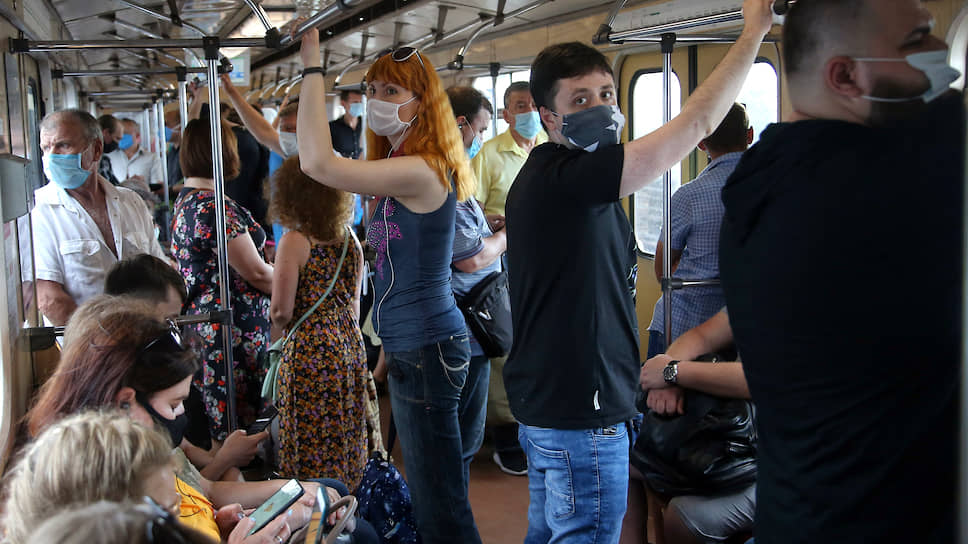Пассажиры в киевском метро