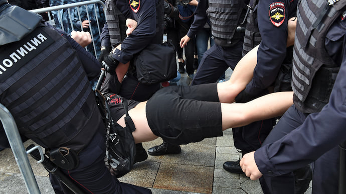 Полиция получит от оппозиционеров